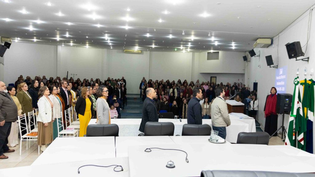 Diretores das Escolas Municipais de Naviraí tomam posse para o triênio 2025–2028 Diretores das Escolas Municipais de Naviraí tomam posse para o triênio 2025–2028