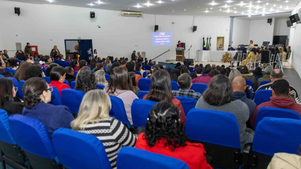 Diretores das Escolas Municipais de Naviraí tomam posse para o triênio 2025–2028 Diretores das Escolas Municipais de Naviraí tomam posse para o triênio 2025–2028