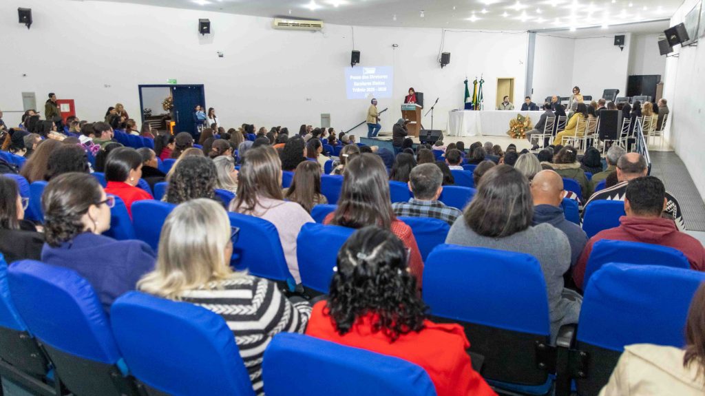 Diretores das Escolas Municipais de Naviraí tomam posse para o triênio 2025–2028 Diretores das Escolas Municipais de Naviraí tomam posse para o triênio 2025–2028