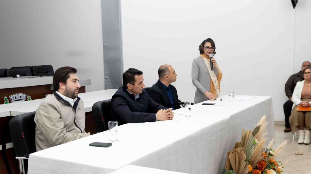 Diretores das Escolas Municipais de Naviraí tomam posse para o triênio 2025–2028 Diretores das Escolas Municipais de Naviraí tomam posse para o triênio 2025–2028