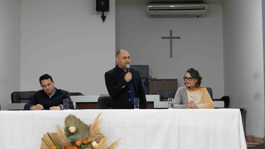 Diretores das Escolas Municipais de Naviraí tomam posse para o triênio 2025–2028 Diretores das Escolas Municipais de Naviraí tomam posse para o triênio 2025–2028