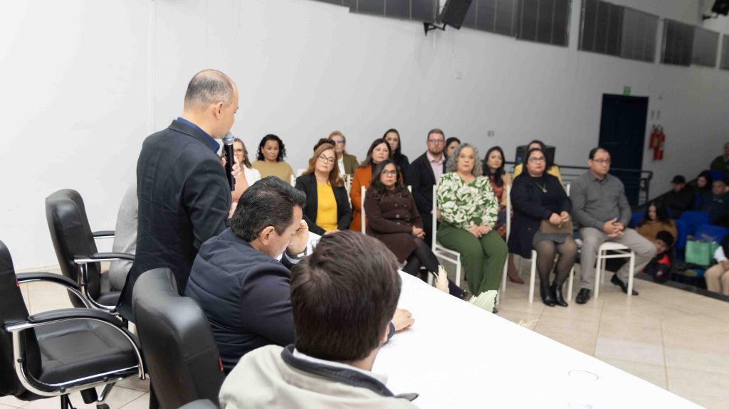 Diretores das Escolas Municipais de Naviraí tomam posse para o triênio 2025–2028 Diretores das Escolas Municipais de Naviraí tomam posse para o triênio 2025–2028
