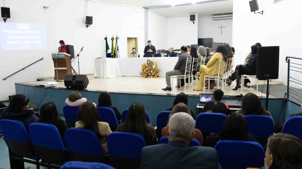 Diretores das Escolas Municipais de Naviraí tomam posse para o triênio 2025–2028 Diretores das Escolas Municipais de Naviraí tomam posse para o triênio 2025–2028