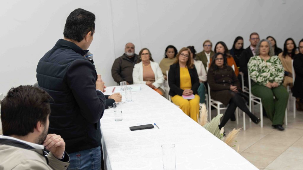 Diretores das Escolas Municipais de Naviraí tomam posse para o triênio 2025–2028 Diretores das Escolas Municipais de Naviraí tomam posse para o triênio 2025–2028