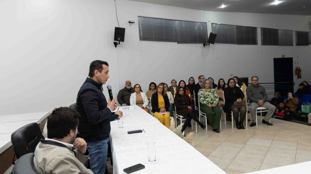 Diretores das Escolas Municipais de Naviraí tomam posse para o triênio 2025–2028 Diretores das Escolas Municipais de Naviraí tomam posse para o triênio 2025–2028