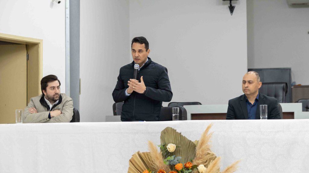 Diretores das Escolas Municipais de Naviraí tomam posse para o triênio 2025–2028 Diretores das Escolas Municipais de Naviraí tomam posse para o triênio 2025–2028