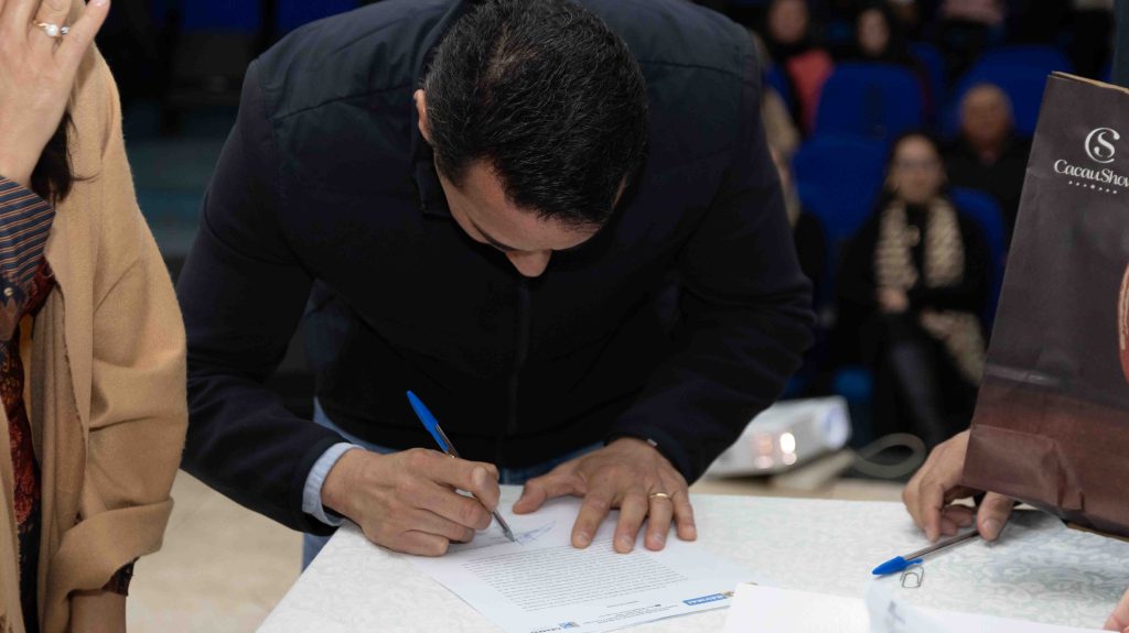 Diretores das Escolas Municipais de Naviraí tomam posse para o triênio 2025–2028 Diretores das Escolas Municipais de Naviraí tomam posse para o triênio 2025–2028
