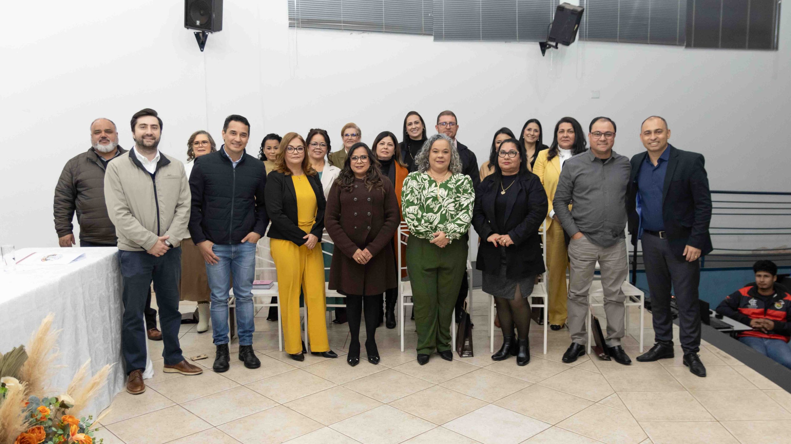 Diretores das Escolas Municipais de Naviraí tomam posse para o triênio 2025–2028.