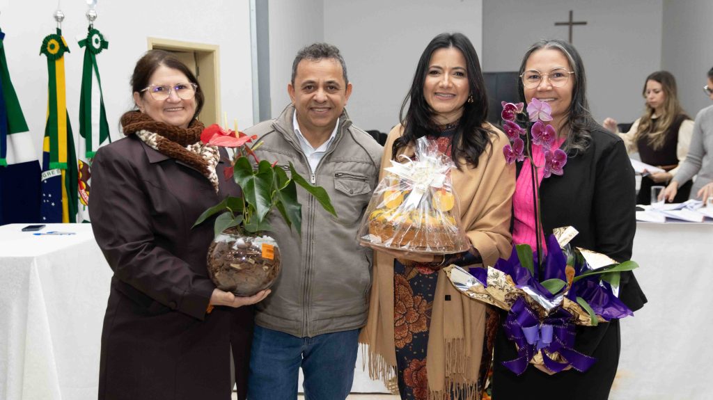Diretores das Escolas Municipais de Naviraí tomam posse para o triênio 2025–2028 Diretores das Escolas Municipais de Naviraí tomam posse para o triênio 2025–2028