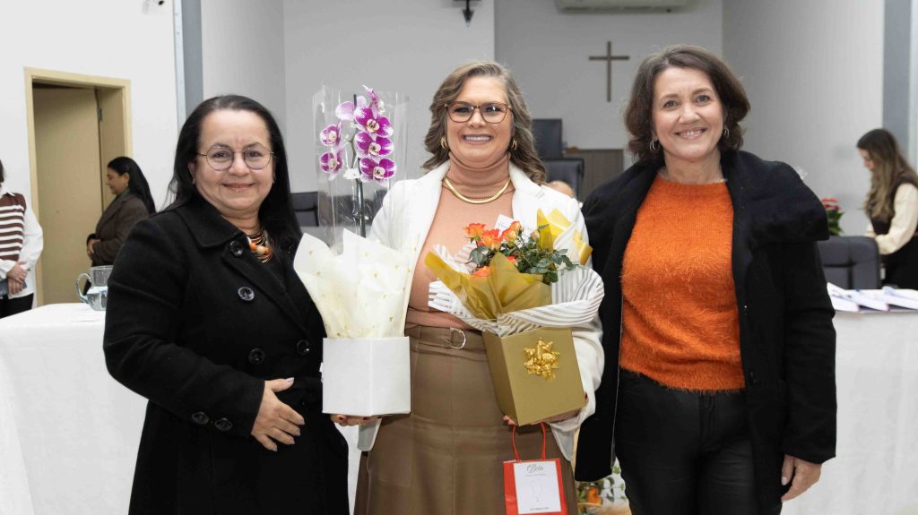 Diretores das Escolas Municipais de Naviraí tomam posse para o triênio 2025–2028 Diretores das Escolas Municipais de Naviraí tomam posse para o triênio 2025–2028