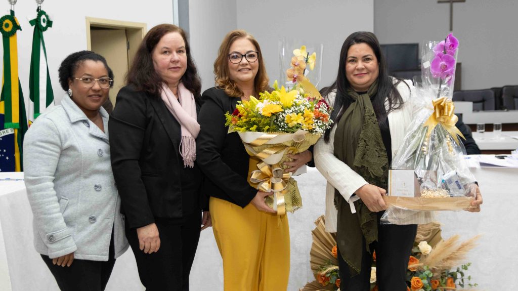 Diretores das Escolas Municipais de Naviraí tomam posse para o triênio 2025–2028 Diretores das Escolas Municipais de Naviraí tomam posse para o triênio 2025–2028