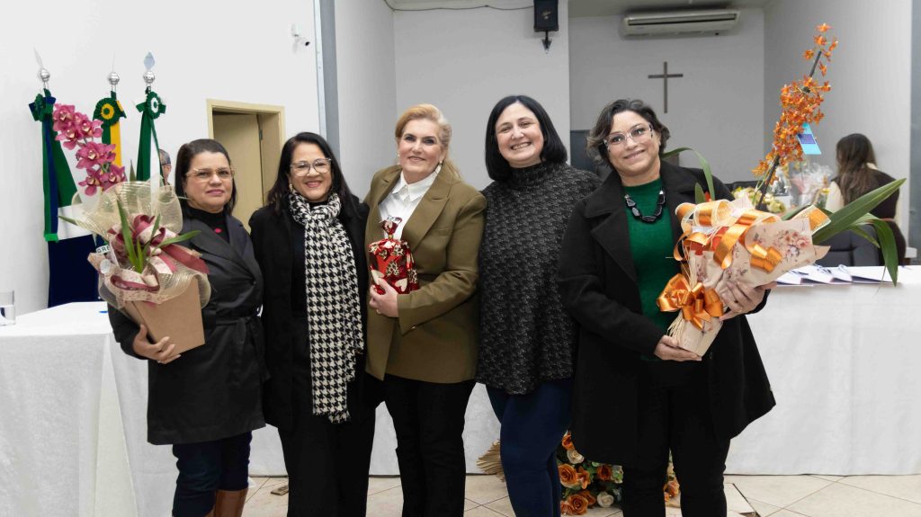 Diretores das Escolas Municipais de Naviraí tomam posse para o triênio 2025–2028 Diretores das Escolas Municipais de Naviraí tomam posse para o triênio 2025–2028