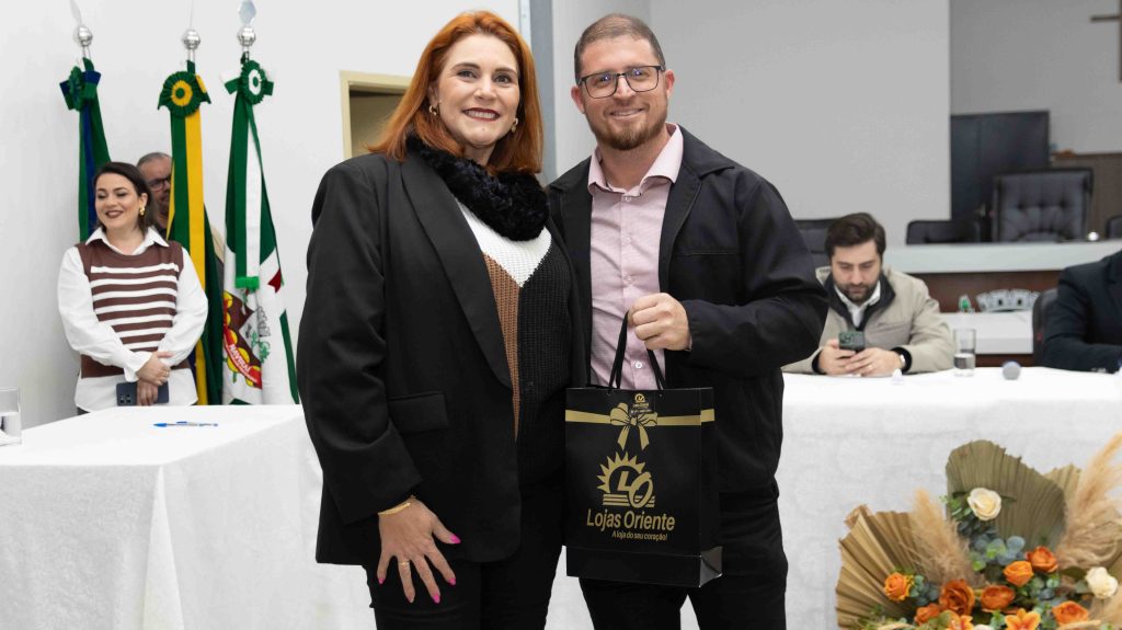 Diretores das Escolas Municipais de Naviraí tomam posse para o triênio 2025–2028 Diretores das Escolas Municipais de Naviraí tomam posse para o triênio 2025–2028