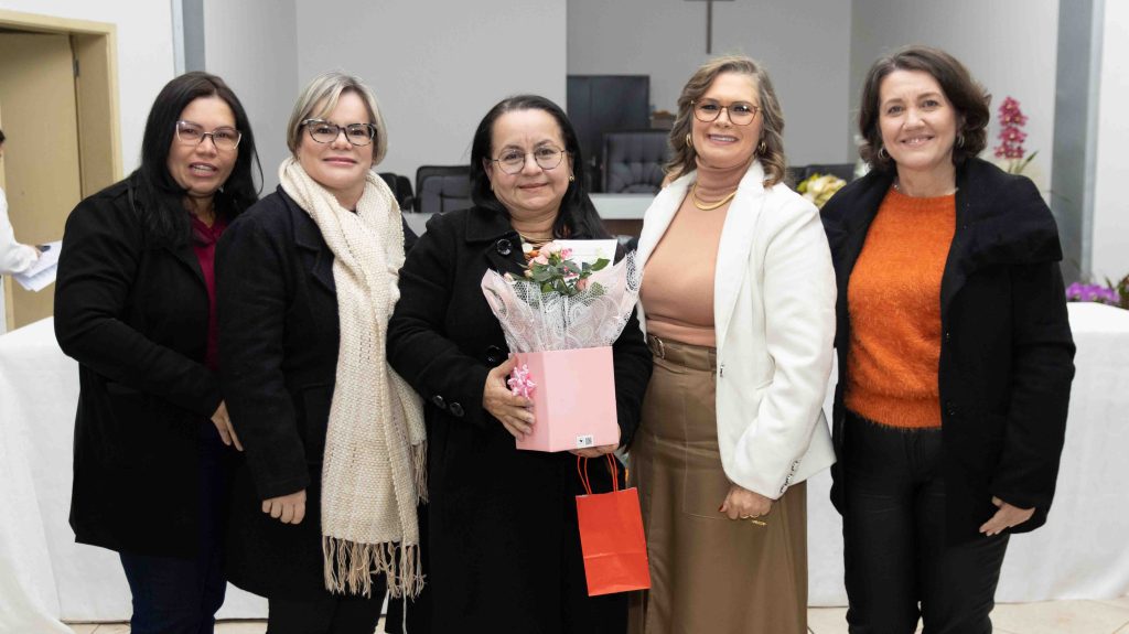 Diretores das Escolas Municipais de Naviraí tomam posse para o triênio 2025–2028 Diretores das Escolas Municipais de Naviraí tomam posse para o triênio 2025–2028