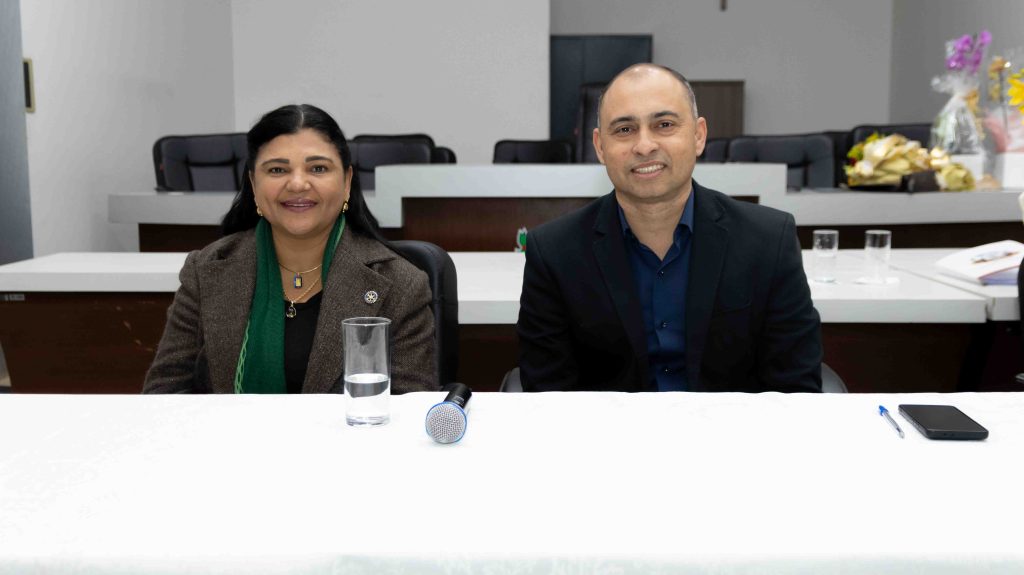 Diretores das Escolas Municipais de Naviraí tomam posse para o triênio 2025–2028 Diretores das Escolas Municipais de Naviraí tomam posse para o triênio 2025–2028