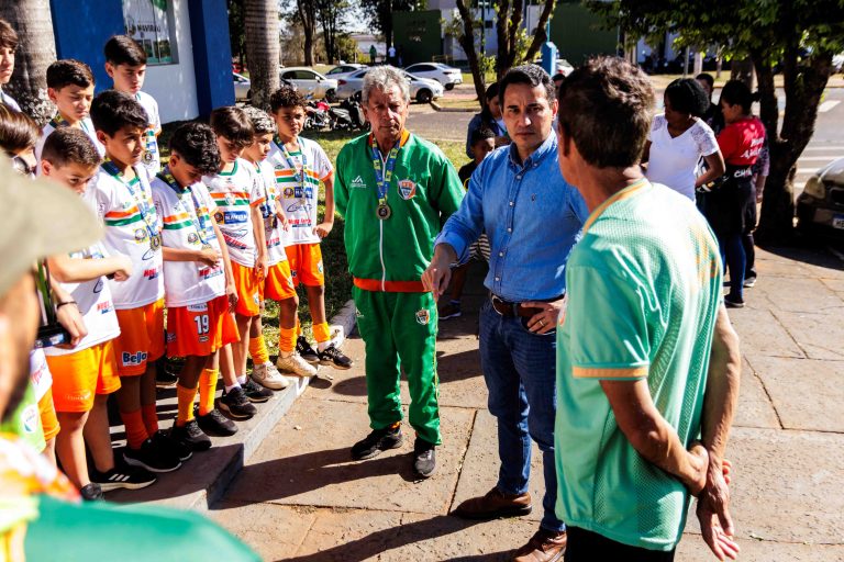 Prefeitura e Projeto Social Nascer alavancam futebol de base em Naviraí Prefeitura e Projeto Social Nascer alavancam futebol de base em Naviraí