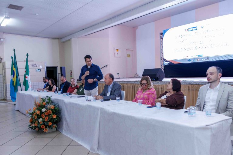 Encontro em Naviraí debateu novas politicas Educacionais para o MS Encontro em Naviraí debateu novas politicas Educacionais para o MS