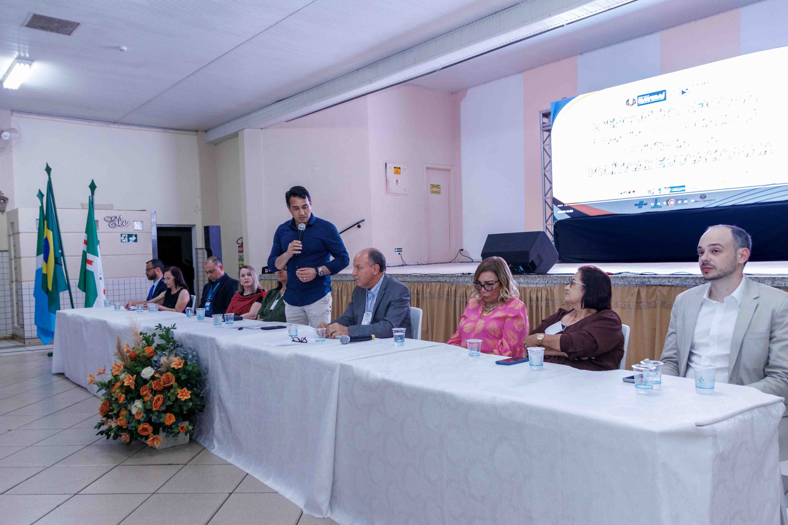 Encontro em Naviraí debateu novas politicas Educacionais para o MS
