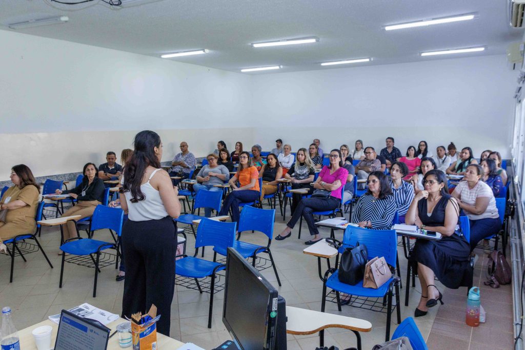 Encontro em Naviraí debateu novas politicas Educacionais para o MS