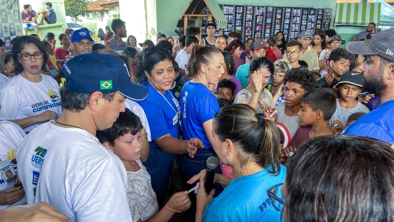 Parceria de sucesso leva mais de 30 serviços gratuitos à população de Naviraí Parceria de sucesso leva mais de 30 serviços gratuitos à população de Naviraí