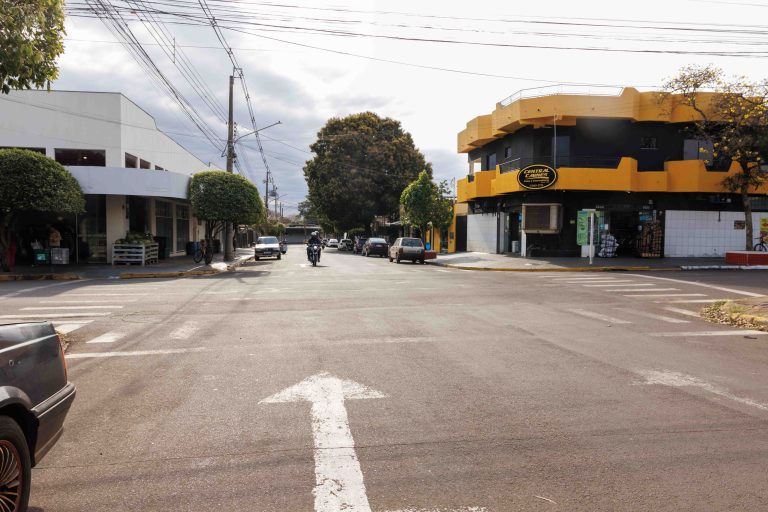 Rua Finlândia terá novo sentido de tráfego em Naviraí Rua Finlândia terá novo sentido de tráfego em Naviraí