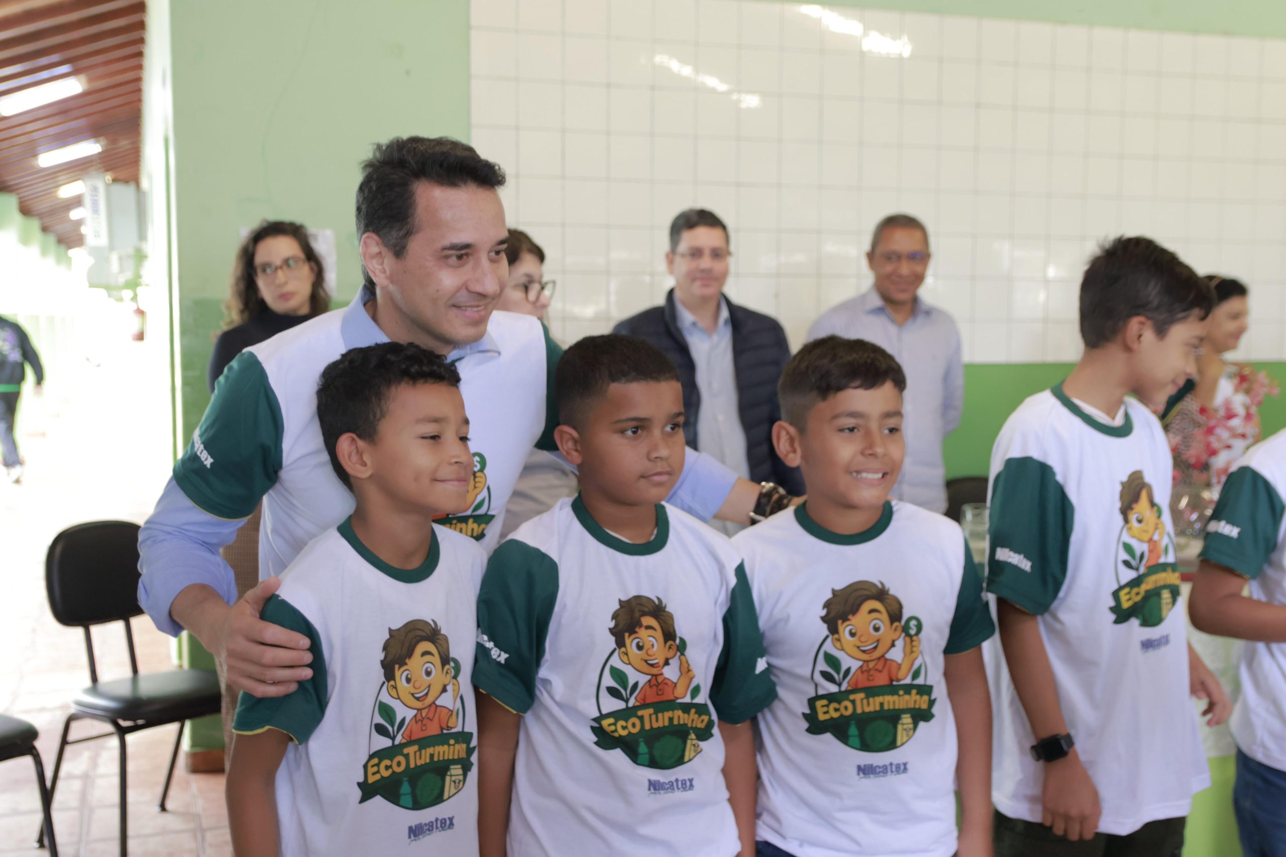 Projeto “Verdinho” avança e entrega camisetas e cartões a 390 crianças em Naviraí Projeto “Verdinho” avança e entrega camisetas e cartões a 390 crianças em Naviraí