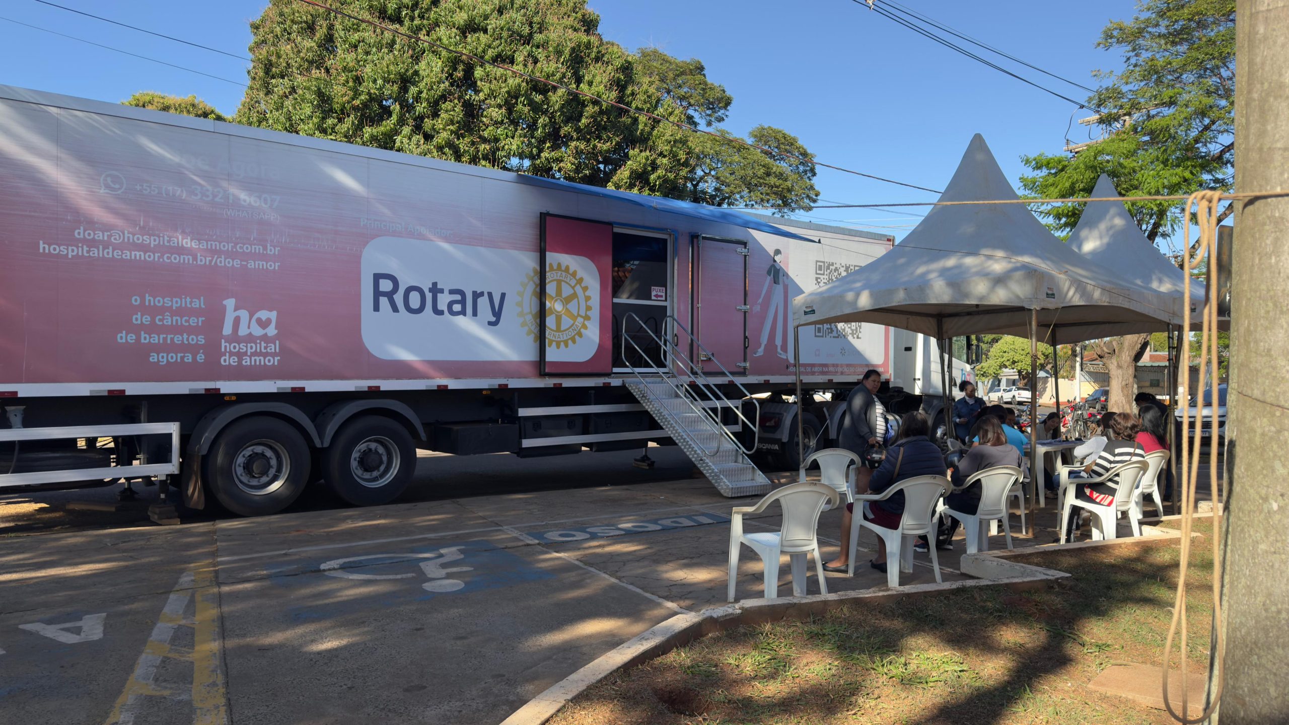 Carreta do Hospital de Amor realiza atendimentos em Naviraí