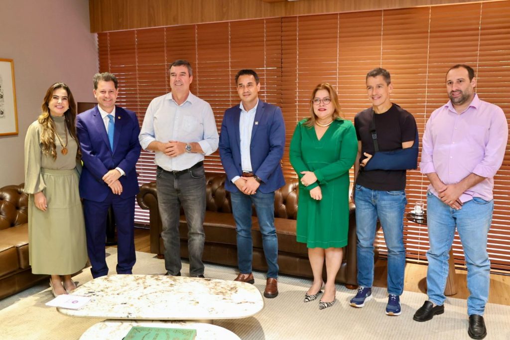 Sacuno faz pedidos para Naviraí em audiência com Governador Riedel
