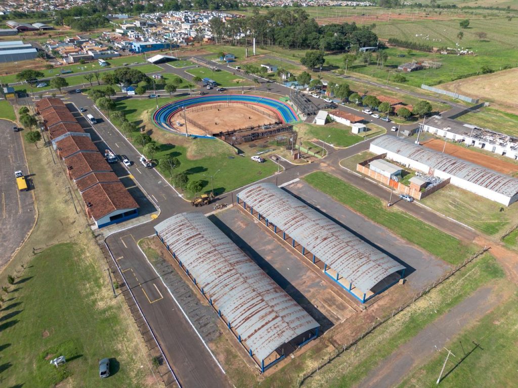 NAVIRAÍ: Festejos dos 62 anos já com estrutura sendo instalada