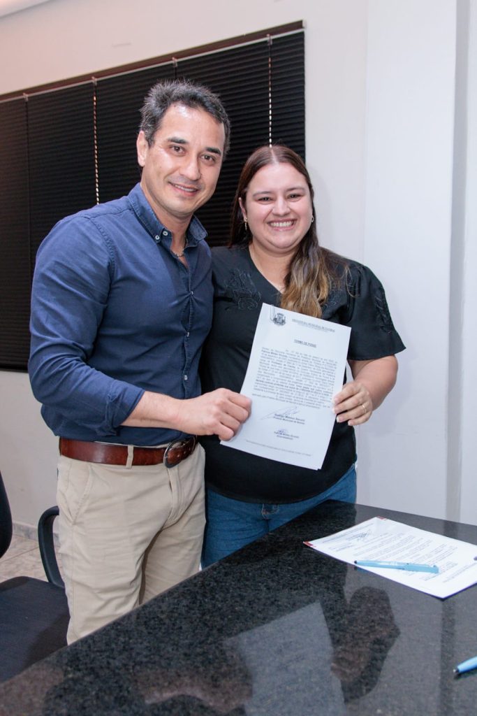 Prefeito Rodrigo Sacuno empossa novas professoras e reforça compromisso com a educação em Naviraí Prefeito Rodrigo Sacuno empossa novas professoras e reforça compromisso com a educação em Naviraí