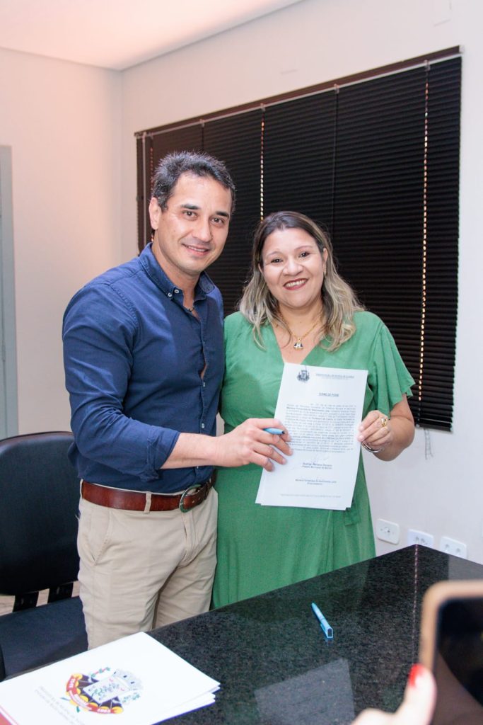 Prefeito Rodrigo Sacuno empossa novas professoras e reforça compromisso com a educação em Naviraí Prefeito Rodrigo Sacuno empossa novas professoras e reforça compromisso com a educação em Naviraí