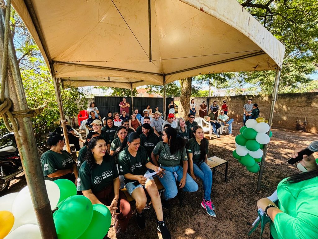 Cooperados, parceiros e comunidade unidos para celebrar 6 anos da Recicla Naviraí — uma história construída com trabalho, dignidade e amor pela nossa cidade.