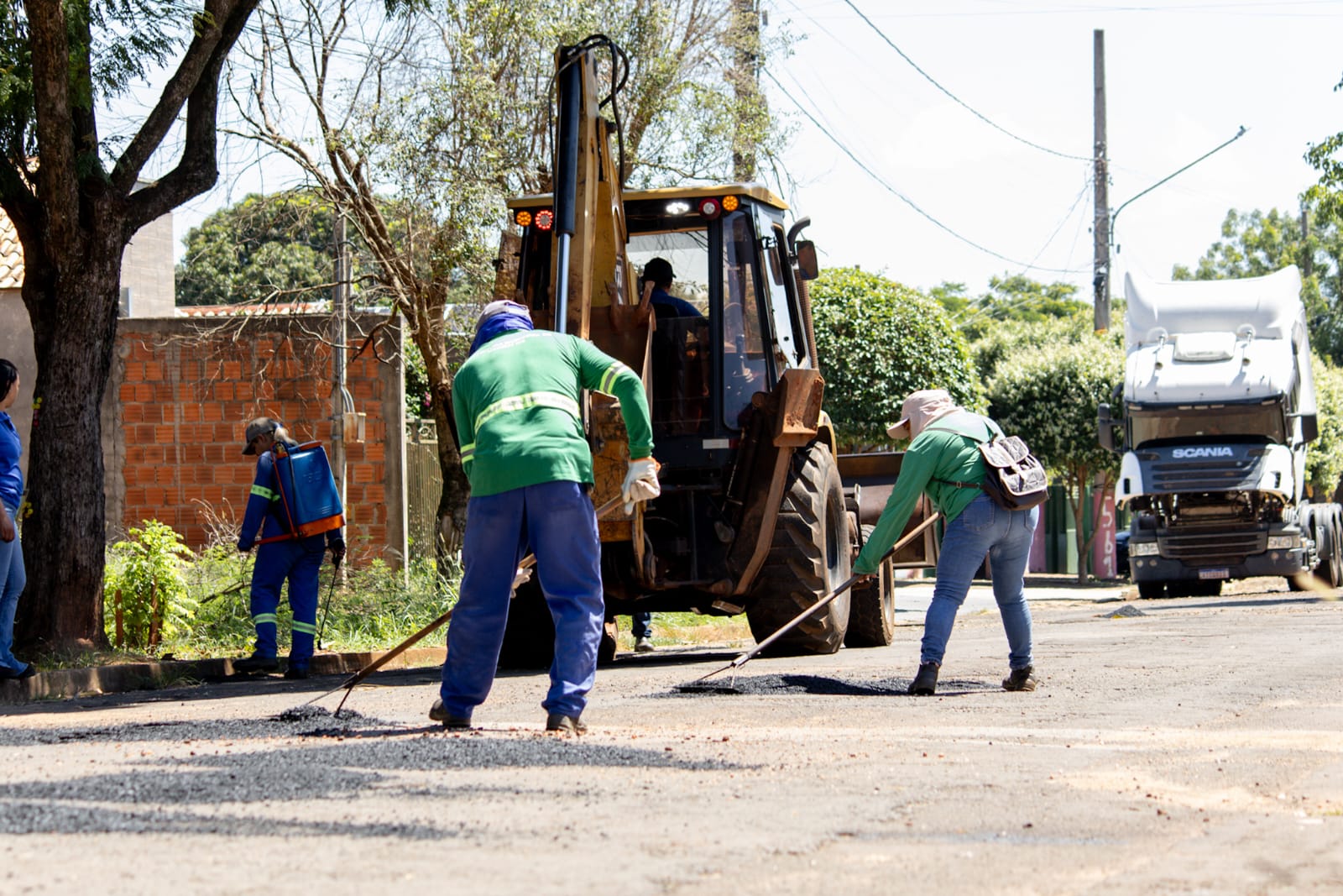 Naviraí Reinicia a Recuperação do Asfalto de 2026 com Serviço de Tapa-Buracos