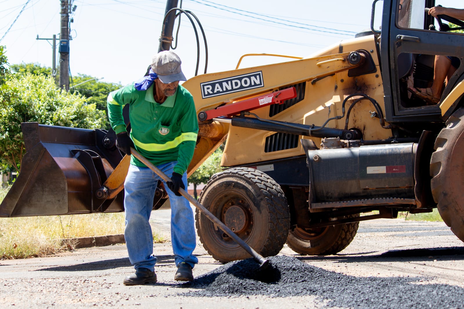 Naviraí Reinicia a Recuperação do Asfalto de 2026 com Serviço de Tapa-Buracos