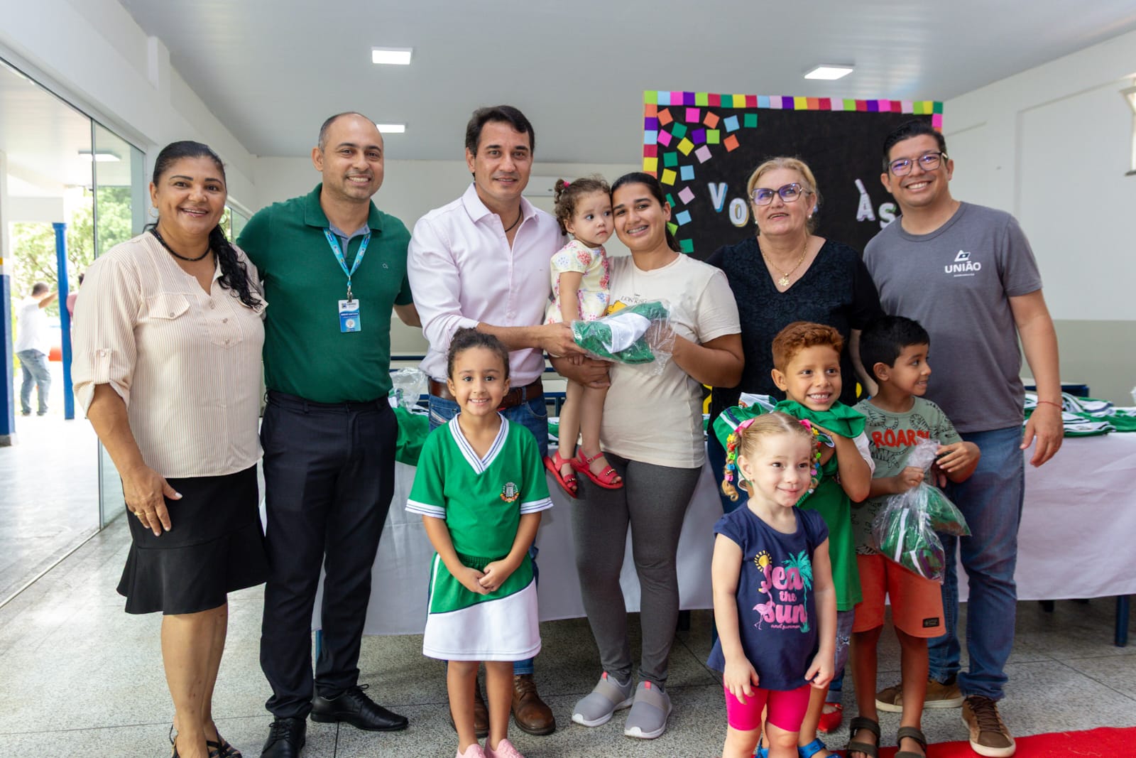Entrega Simbólica de Kits de Materiais Escolares Marca o Início do Ano Letivo em Naviraí
