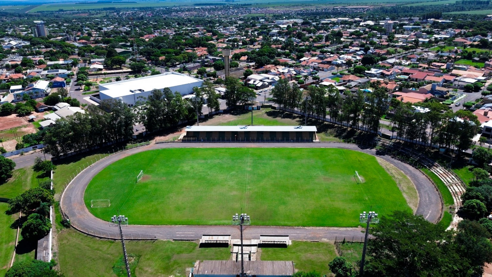 Ação de vândalos volta a danificar patrimônio público “Estádio Virotão”