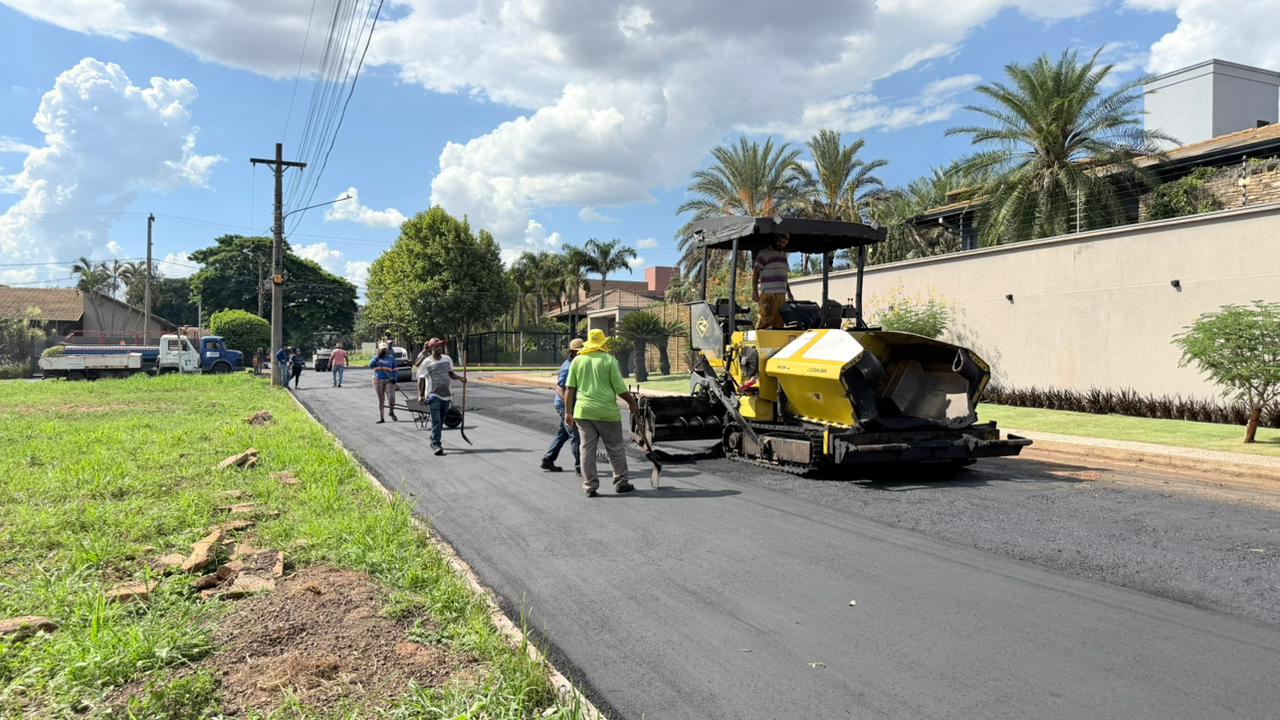 Em Naviraí obras de Recapeamento asfáltico são retomadas Em Naviraí obras de Recapeamento asfáltico são retomadas