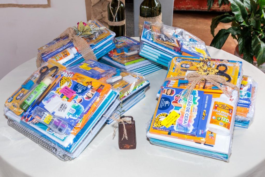 Prefeitura de Naviraí Entrega Novos Kits Escolares