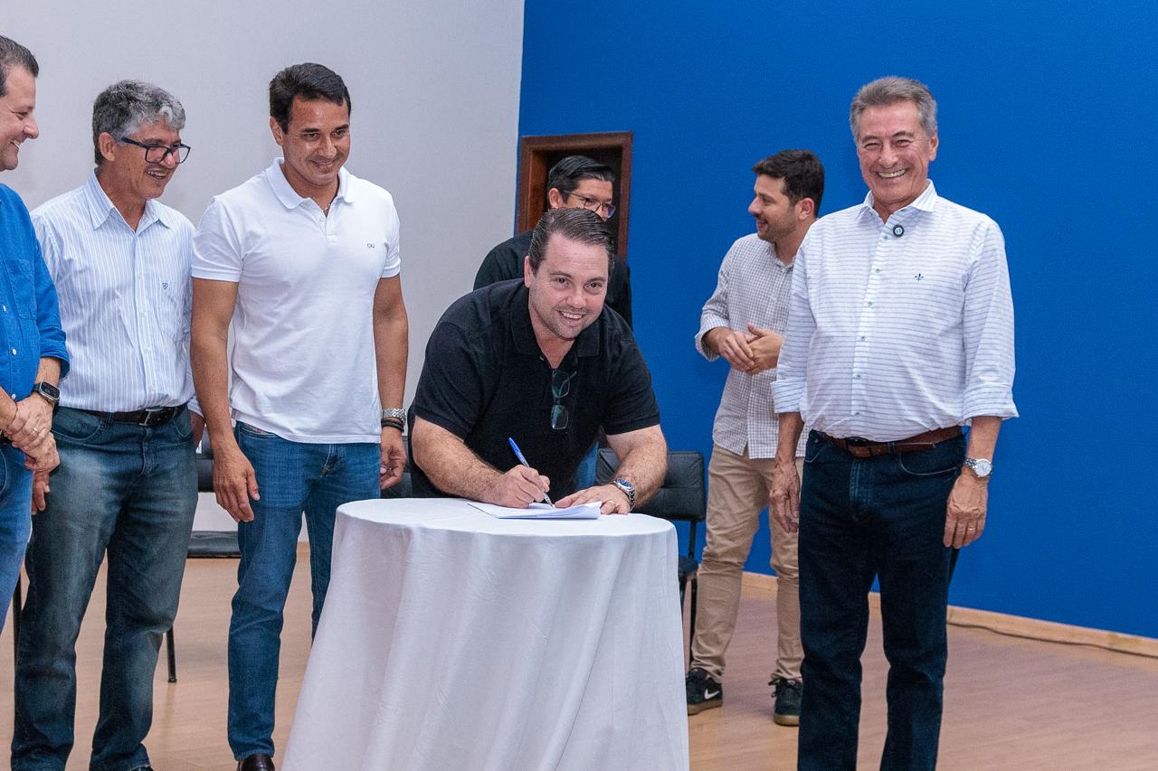 Naviraí celebra repasse de R$ 5,4 milhões ao Terceiro Setor com assinatura conjunta de autoridades