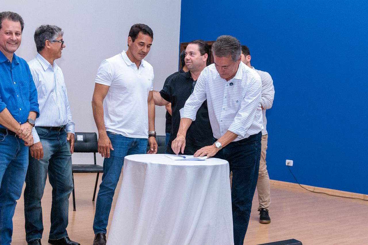 Naviraí celebra repasse de R$ 5,4 milhões ao Terceiro Setor com assinatura conjunta de autoridades