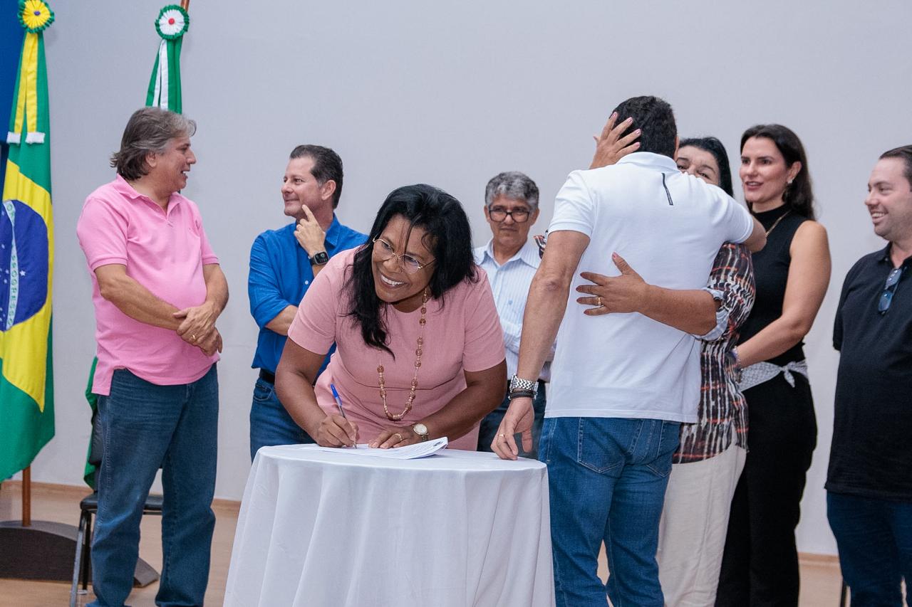 Naviraí celebra repasse de R$ 5,4 milhões ao Terceiro Setor com assinatura conjunta de autoridades