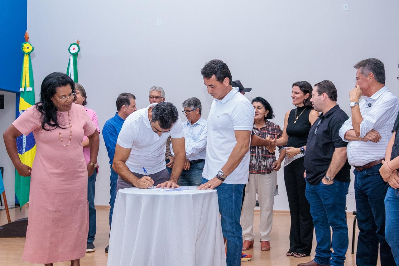 Naviraí celebra repasse de R$ 5,4 milhões ao Terceiro Setor com assinatura conjunta de autoridades