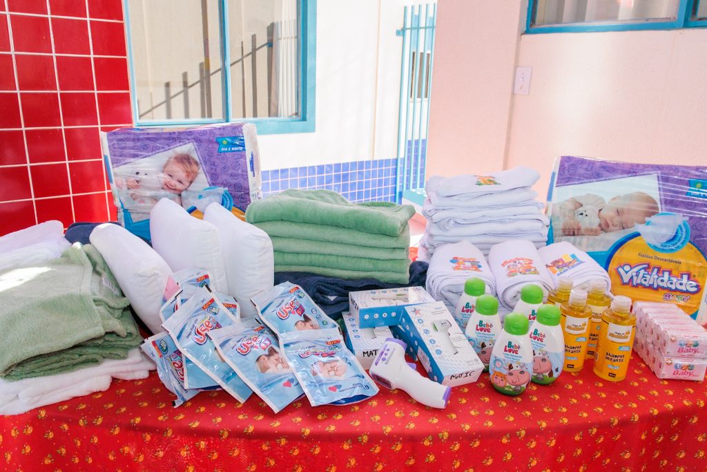 Prefeitura de Naviraí entrega novos kits de higiene e cuidados pessoais na Rede Municipal Prefeitura de Naviraí entrega novos kits de higiene e cuidados pessoais na Rede Municipal