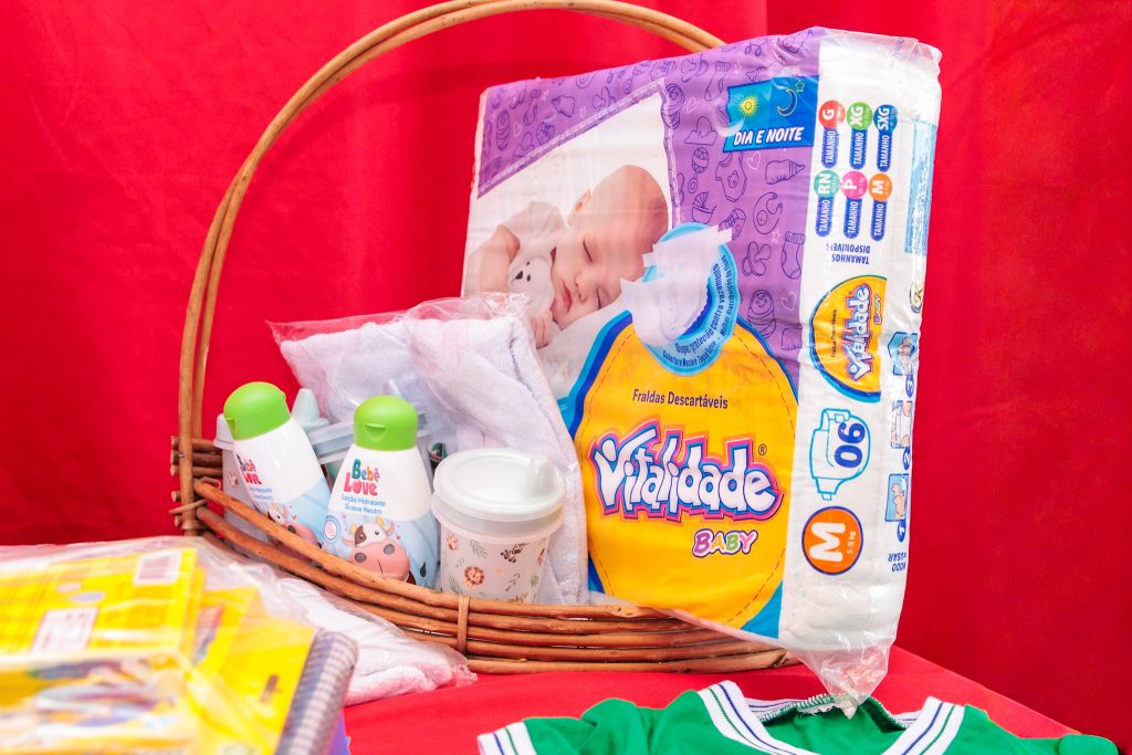 Prefeitura de Naviraí entrega novos kits de higiene e cuidados pessoais na Rede Municipal Prefeitura de Naviraí entrega novos kits de higiene e cuidados pessoais na Rede Municipal
