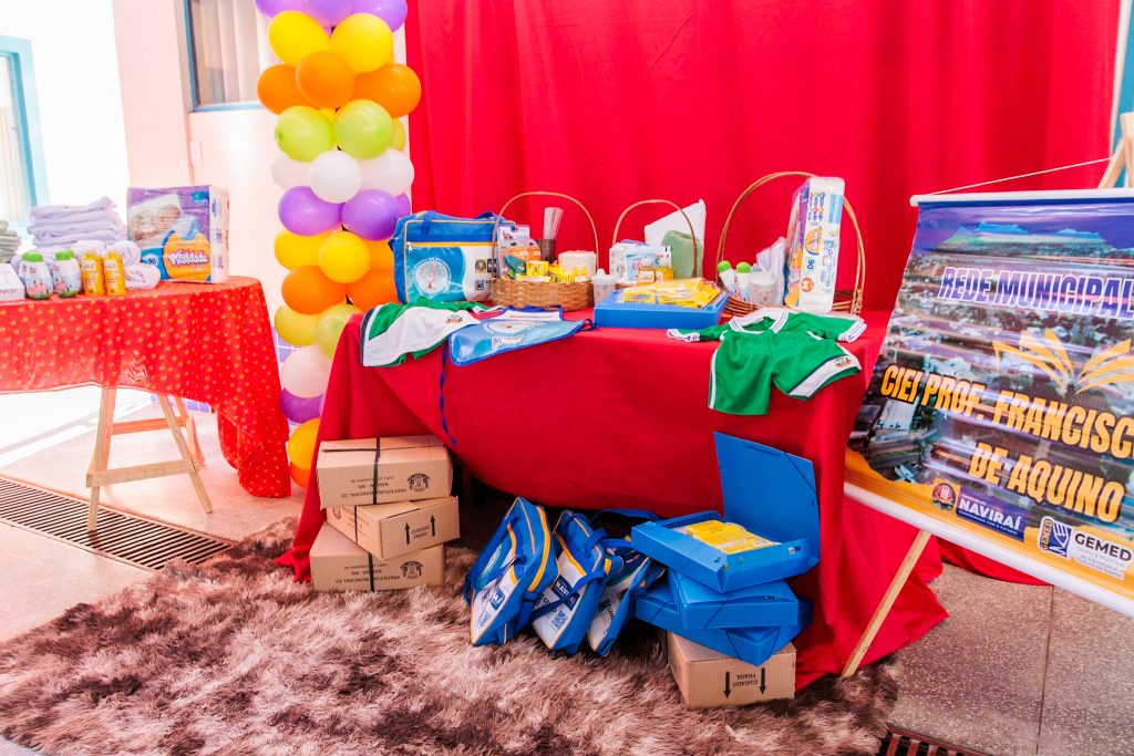 Prefeitura de Naviraí entrega novos kits de higiene e cuidados pessoais na Rede Municipal Prefeitura de Naviraí entrega novos kits de higiene e cuidados pessoais na Rede Municipal