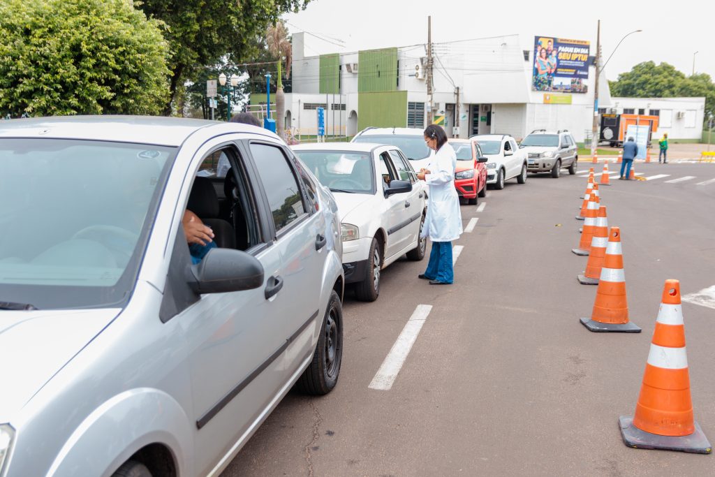 Mobilização da Saúde Municipal com Drive-Thru vacina centenas de pessoas no Sábado em Naviraí Mobilização da Saúde Municipal com Drive-Thru vacina centenas de pessoas no Sábado em Naviraí