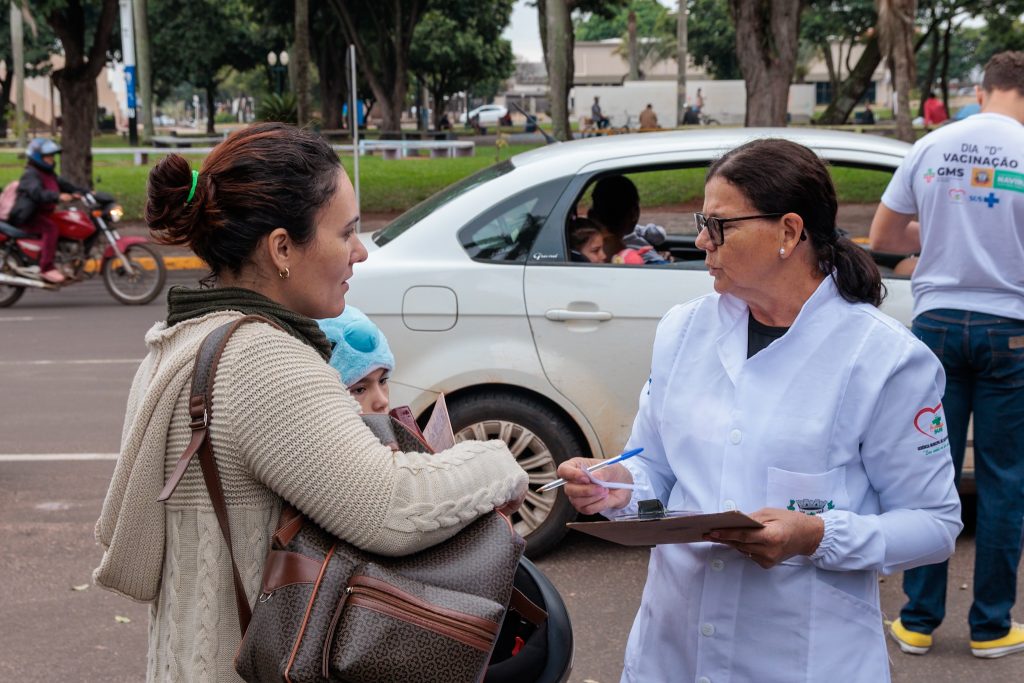 Mobilização da Saúde Municipal com Drive-Thru vacina centenas de pessoas no Sábado em Naviraí Mobilização da Saúde Municipal com Drive-Thru vacina centenas de pessoas no Sábado em Naviraí