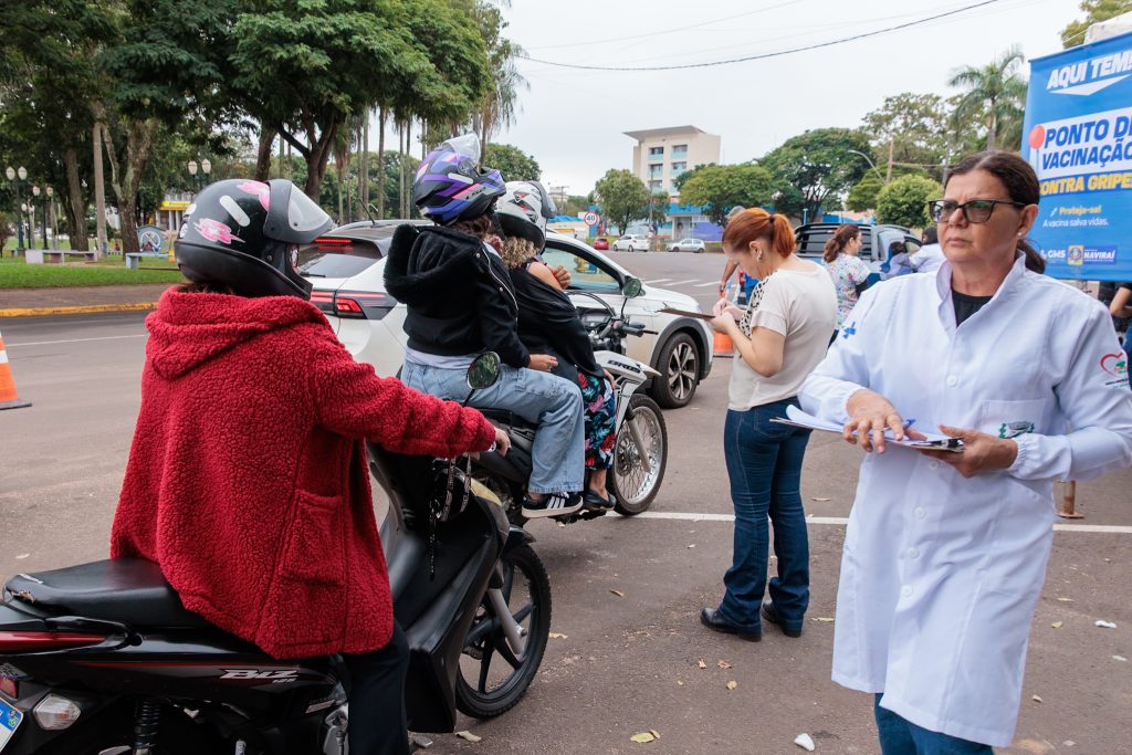 Mobilização da Saúde Municipal com Drive-Thru vacina centenas de pessoas no Sábado em Naviraí Mobilização da Saúde Municipal com Drive-Thru vacina centenas de pessoas no Sábado em Naviraí