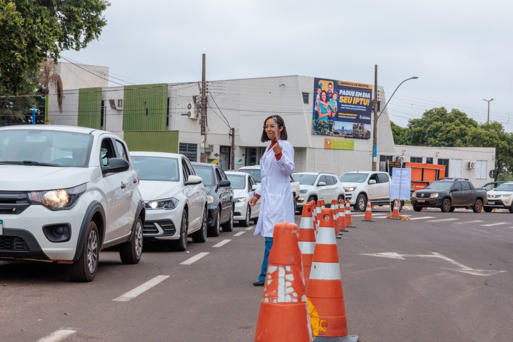 Mobilização da Saúde Municipal com Drive-Thru vacina centenas de pessoas no Sábado em Naviraí Mobilização da Saúde Municipal com Drive-Thru vacina centenas de pessoas no Sábado em Naviraí