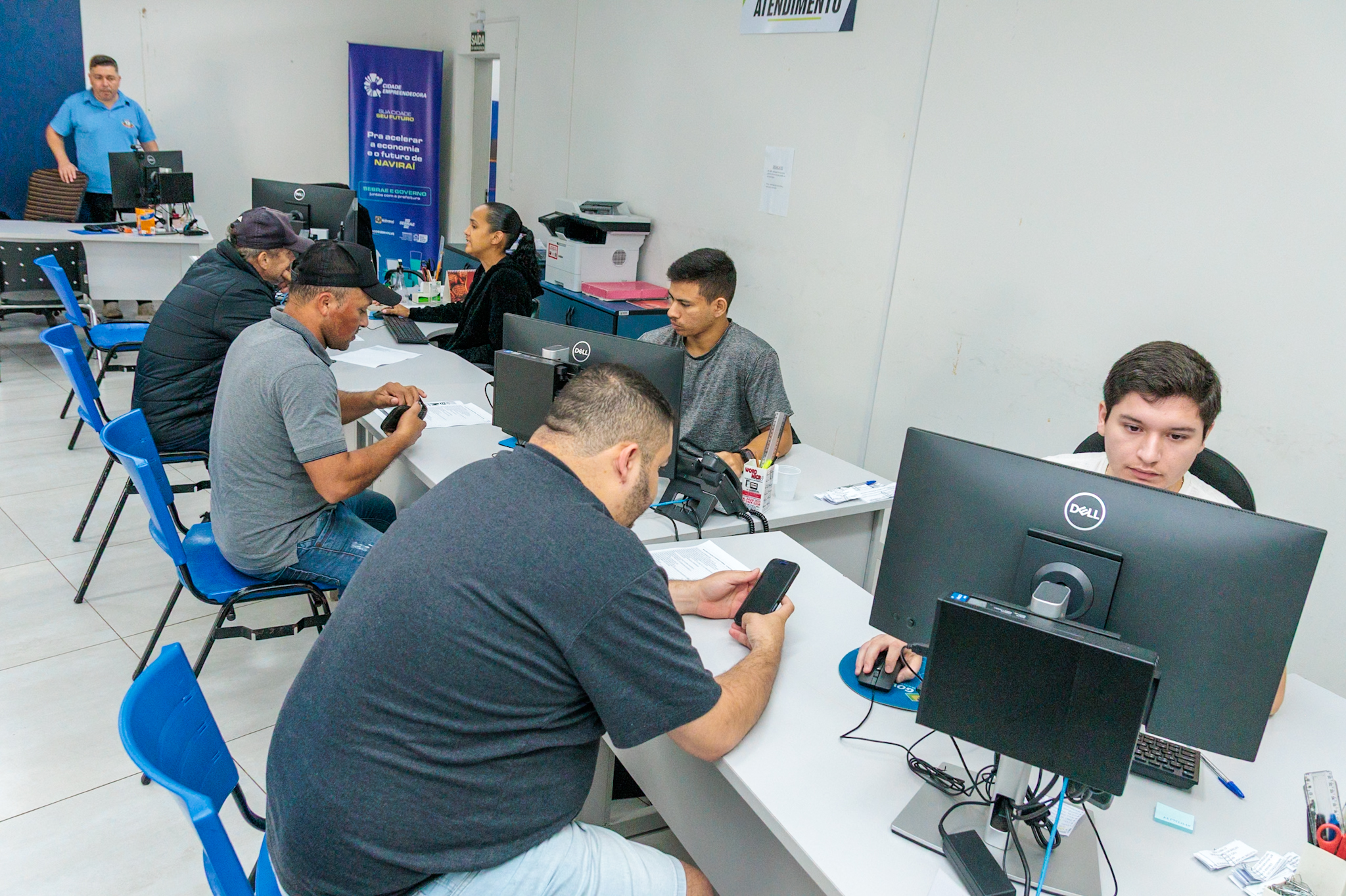 Vagas em Naviraí: Confira as 154 oportunidades com destaque para 50 costureiras